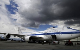Máy bay “ngày tận thế” của Mỹ bị bão quật ngã