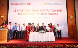 Techcombank chưa "chốt lời" được cổ phiếu Vietnam Airlines, tiếp tục đăng ký bán ra