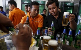 Chán bia hơi bình dân 5 nghìn/cốc, nhiều người Việt tìm cảm giác sang chảnh với bia ngoại 55 nghìn/cốc: Mỏ vàng của Heineken là đây!