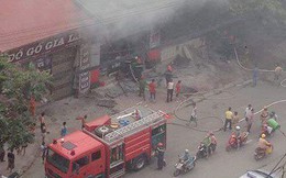 Cháy lớn thiêu rụi nhà sách trên phố Hà Nội