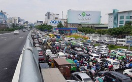 Có 2 cầu vượt hiện đại, vì sao cửa ngõ sân bay Tân Sơn Nhất vẫn tắc kinh hoàng?