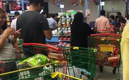 Người Qatar vội vã tích trữ thực phẩm, ồ ạt rút tiền khỏi ngân hàng