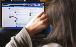 Cô gái kiện cha mẹ vì đăng 500 bức ảnh thời thơ ấu của mình lên Facebook