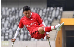 Chàng trai mất một chân do ung thư vẫn chống nạng đá bóng cực khéo, trở thành hiện tượng Internet ở Trung Quốc