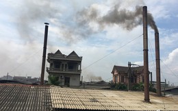 Video: Hàng trăm ống khói cuồn cuộn 'bủa vây' làng giấy Phong Khê