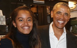 Cựu tổng thống Mỹ Obama cùng con gái đi xem kịch ở Broadway