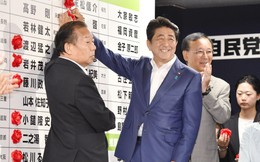 Thủ tướng Abe chiến thắng vang dội, chứng khoán Nhật xác lập kỷ lục của 2 thập kỷ