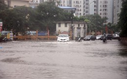Ảnh hưởng bão, phố Hà Nội thành sông, sinh hoạt đảo lộn