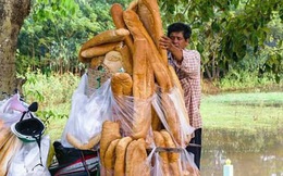 Xôn xao hình ảnh những chiếc bánh mì khổng lồ thu hút người dân ở An Giang