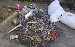 Nín thở qua những đống rác hôi thối giăng khắp Sơn Tây