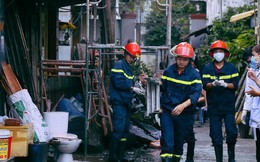 Cận cảnh hiện trường vụ cháy kinh hoàng ở Sài Gòn: Cảnh sát PCCC buồn đau vì không cứu được 3 mẹ con