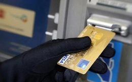 Vì sao các vụ mất tiền trong thẻ ATM thường xảy ra lúc nửa đêm?