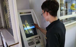 Cận cảnh giao dịch Bitcoin bằng máy ATM tại TP.HCM