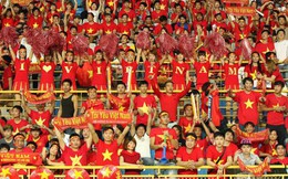 Cờ Tổ quốc, băng rôn "cháy hàng" trước trận chung kết của U23 Việt Nam