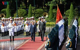 Hình ảnh lễ đón trọng thể Thủ tướng Pháp thăm chính thức Việt Nam