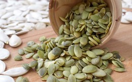 Những lợi ích tuyệt vời không thể bỏ qua từ hạt bí, mỗi ngày 1 nắm, đến tuổi trung niên vẫn "khỏe như vâm"
