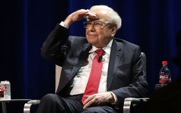 Trong khi mọi người hoang mang cách làm giàu, Warren Buffett lý giải cách làm giàu của mình chỉ "gói gọn" bằng một từ
