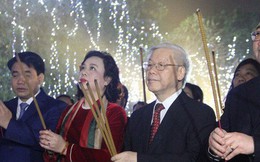 Tổng Bí thư Nguyễn Phú Trọng dâng hương tượng đài vua Lý Thái Tổ, dạo bộ chúc Tết người dân