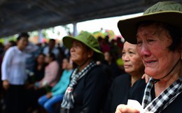 CHÙM ẢNH: Hoa và nước mắt trong ngày tiễn biệt cố Thủ Tướng Phan Văn Khải về với đất mẹ