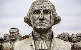 "Công viên Tổng thống Mỹ" với 43 bức tượng khổng lồ bị hư hại nặng nề, vẫn còn thiếu hai vị Tổng thống nữa mới hoàn thiện