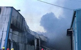 Đang cháy lớn tại công ty rộng 1.500 m2 ở Sài Gòn