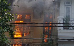 Hà Nội: Cháy lớn nhà kiểu Pháp trên phố, trẻ em lao thoát ra ngoài