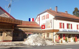 Khách sạn độc đáo nằm giữa biên giới: Khách nằm ngủ ở Thụy Sĩ nhưng lại phải sang Pháp đi vệ sinh