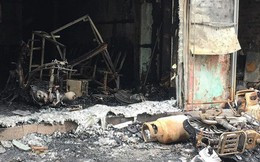 Hà Nội: Sau tiếng nổ lớn, lửa bao trùm ngôi nhà 4 tầng