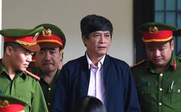 Huyết áp cựu tướng Nguyễn Thanh Hóa tăng cao khi nghe xét xử