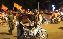 Cảnh sát được trang bị súng đảm bảo an ninh sau trận chung kết Việt Nam - Malaysia