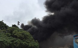Đang cháy lớn tại xưởng sửa chữa ô tô cạnh Liên đoàn Bóng đá Việt Nam