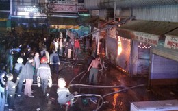 Nửa đêm, khu chợ lớn nhất tỉnh Thanh Hóa bốc cháy