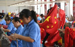 Nikkei: Chiến tranh thương mại bóp nghẹt Trung Quốc khi tăng trưởng giảm quý thứ 2 liên tiếp, nhiều công ty đồng loạt chuyển sang Việt Nam