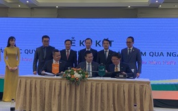 Vietcombank chính thức ký hợp đồng độc quyền 15 năm phân phối bảo hiểm với FWD