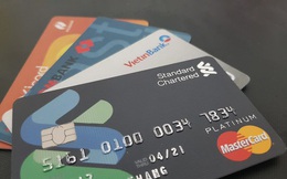 Thẻ ATM và thẻ tín dụng có thể bị siết quản lý