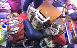 Túi "hàng hiệu" Louis Vuitton, Chanel, Gucci... chất thành đống tại cửa hàng, đồng hồ Patek Philippe, Rolex... giá siêu rẻ chỉ vài triệu đồng