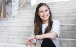 Cuộc sống ít người biết của nữ Thủ tướng trẻ nhất Phần Lan: Từng cảm thấy "vô hình" vì bị kỳ thị trước khi thành ngôi sao trên Instagram!