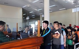 Gần 5 vạn khách Trung Quốc du lịch Tết qua cửa khẩu quốc tế Móng Cái