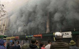 Bắc Ninh: Cháy Trung tâm thương mại ở thị xã Từ Sơn, khói đen mù mịt