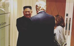 Thư ký báo chí Nhà Trắng tiết lộ bức ảnh đầy bất ngờ khi kết thúc cuộc họp Trump - Kim
