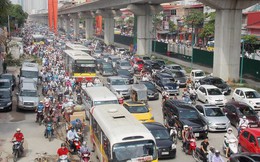 Cấm xe máy trên đường Nguyễn Trãi, Lê Văn Lương mới chỉ là nghiên cứu