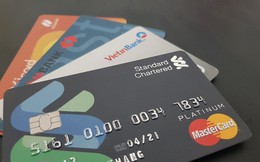 Các ngân hàng đang tính lãi thế nào với thẻ tín dụng?