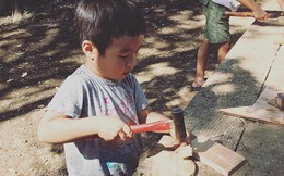 Trẻ em Nhật đang được khuyến khích chơi với dao, búa, đốt lửa và trèo lên mái nhà, các mẹ Việt có dám thử?