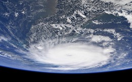 NASA công bố những hình ảnh khủng khiếp về Dorian, siêu bão lớn thứ 2 trong lịch sử