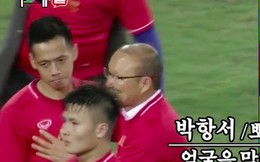 Thầy Park đỏ mặt ngượng ngùng giải thích về nụ hôn vô tình với Văn Quyết ở chung kết AFF Cup
