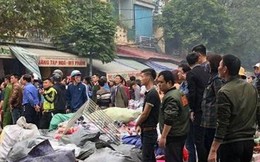 Cháy cửa hàng giày dép sát chợ Vườn Hoa ngày 27 Tết, tiểu thương hú vía