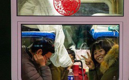 Mùa "xuân vận" của Trung Quốc: Hàng trăm triệu người nghìn nghịt đổ về quê ăn Tết, chen chúc nhau khắp ga tàu, bến bãi