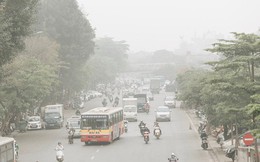 Hà Nội ngập trong màn sương mù mịt bao phủ tầm nhìn: Tình trạng ô nhiễm không khí đáng báo động!