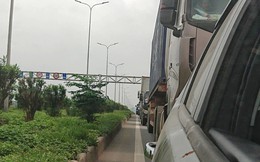 Ô tô ùn tắc hàng km trên cao tốc Hà Nội - Bắc Giang