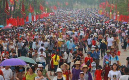 Hàng vạn du khách đổ về Đền Hùng trước ngày giỗ tổ